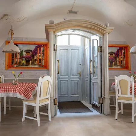 Play Pub Etterem Es Panzio Bed & Breakfast