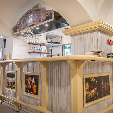 Play Pub Etterem Es Panzio Bed & Breakfast 2*