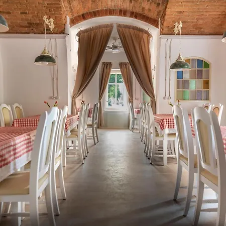 Play Pub Etterem Es Panzio Bed & Breakfast Debrecen