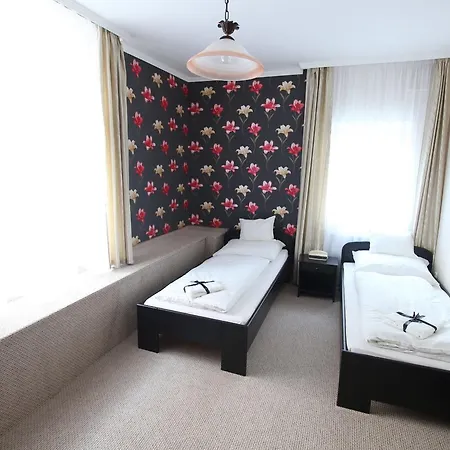 Play Pub Etterem Es Panzio Bed & Breakfast