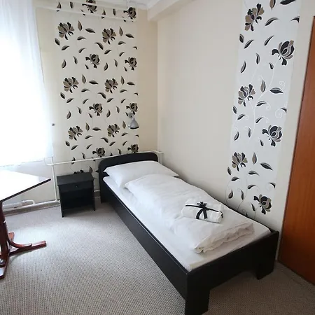 Bed & Breakfast Play Pub Etterem Es Panzio Debrecen