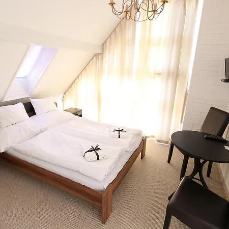 Bed & Breakfast Play Pub Etterem Es Panzio