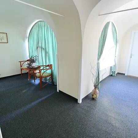 Bed & Breakfast Play Pub Etterem Es Panzio Debrecen